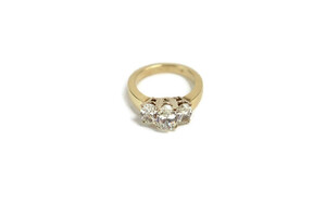 3 Stone Oval Cut Diamond Ring - 14K Yellow Gold - 2CTW / 5.60g