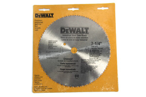 DeWalt Industrial Steel Saw Blade 7-1/4in NEW in Package DW3524 DW3324