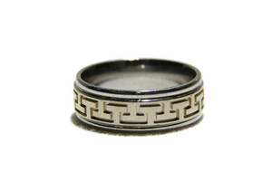 18K Mens Two Tone White and Yellow Gold Ring w Greek Key Design - 13.90g