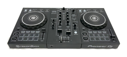 Pioneer DDJ-400 2-Channel DJ Controller. Comes with Case.