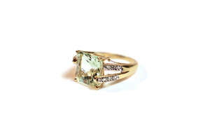 10K Yellow Gold Ring w/Large Princess Cut Prasiolite Stone 
