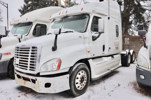 2012 FREIGHTLINER CASCADIA 125 - Semi Truck Tractor SLEEPER CAB