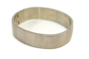 Stainless Steel 1/2-Inch HINGED BANGLE