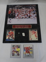  Red Wing Plaq W 2 Cards And Puck Signed 2008 