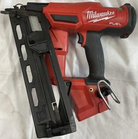 Milwaukee M18 FUEL 16 Gauge Angled Finish Nailer