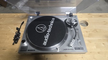 AUDIO TECHNICA AT-LP120 