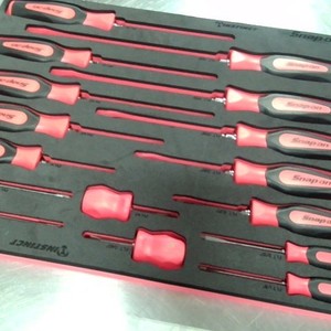 SNAP ON INSTINCT 16pc screwdriver set with red handles