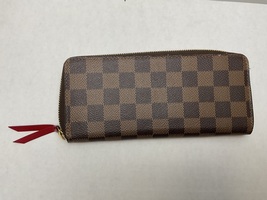 Louis Vuitton Zippy Damier Wallet 