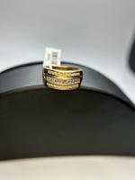 Yellow gold band with baguettes and round diamonds 