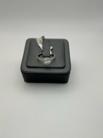 White gold ring with round diamonds 