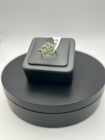 GREEN COLORED STONE FLOWER DESIGN RING