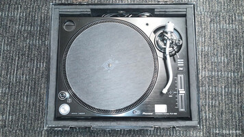 DJ TURNTABLE. PROFESSIONAL DJ PLX-1000. NEEDS CARTRIDGE