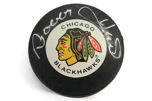 BOBBY HULL Chicago Blackhawks Signed Puck - w/Display Case 
