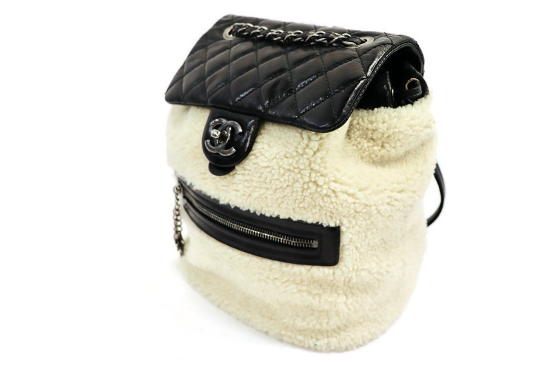CHANEL - Mountain Leather Backpack - Black Quilted Leather