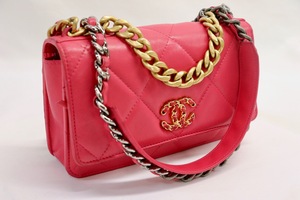 CHANEL - Pink Quilted Lambskin Leather CHANEL 19 Wallet on Chain